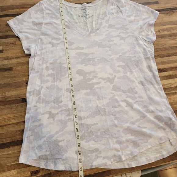 Torrid Classic Fit Pale Gray/Purple Camo Print Short Sleeve T Shirt - Picture 4 of 6